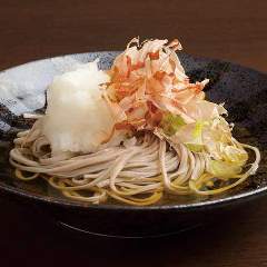大根の辛味が引き立つ、福井名物おろしそば。