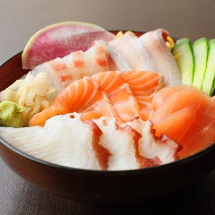 北陸の鮮魚を使用した海鮮丼!