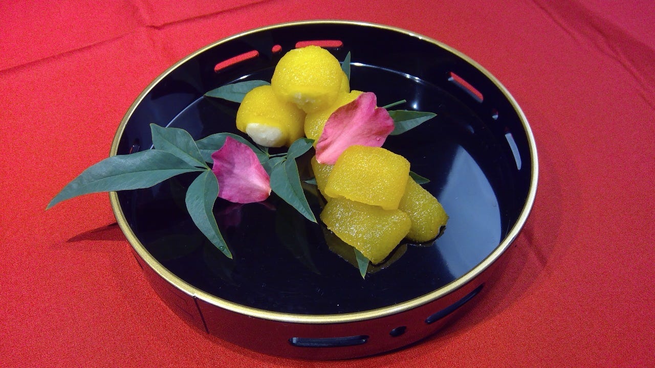 編み笠柚子の百合根饅頭
甘くほろ苦い、昆布なる料理