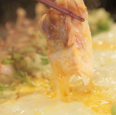 Tvで紹介された 餃子とチーズの進化系 餃子チーズフォンデュ 1分飲放題付女子会コースの詳細 餃子バル デコマル 大津市南部 居酒屋 ぐるなび