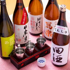 日本酒は、全国から、こだわりの名酒を取り寄せ