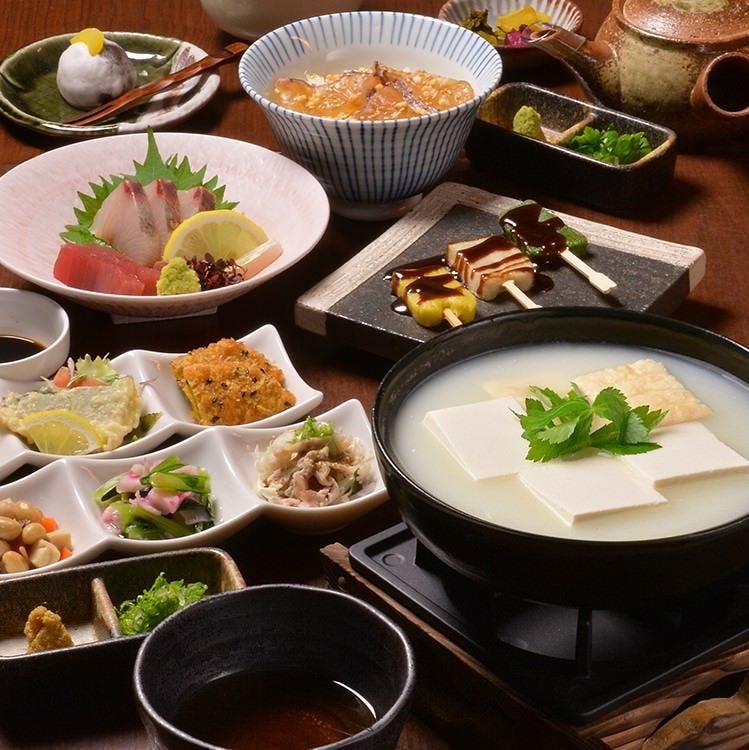 生麩田楽や鯛茶漬けに加え 出汁に一工夫 豆冨の表面をとろける様仕上げた とろける湯豆冨コース 全7品の詳細 おばんざいの店 京都ことこと 烏丸御池店 四条烏丸 烏丸御池 郷土料理 ぐるなび