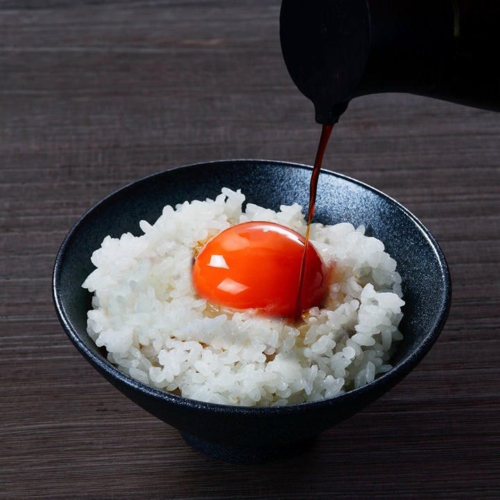 こだわり卵と近江米でいただく特製「卵かけごはん」も人気
