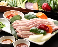 五反田 韓国家庭料理 王豚足家