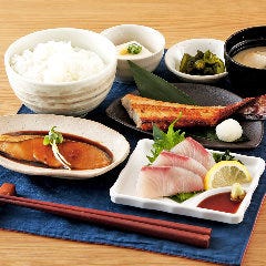 市場鮮魚を使用した定食メニューが豊富！