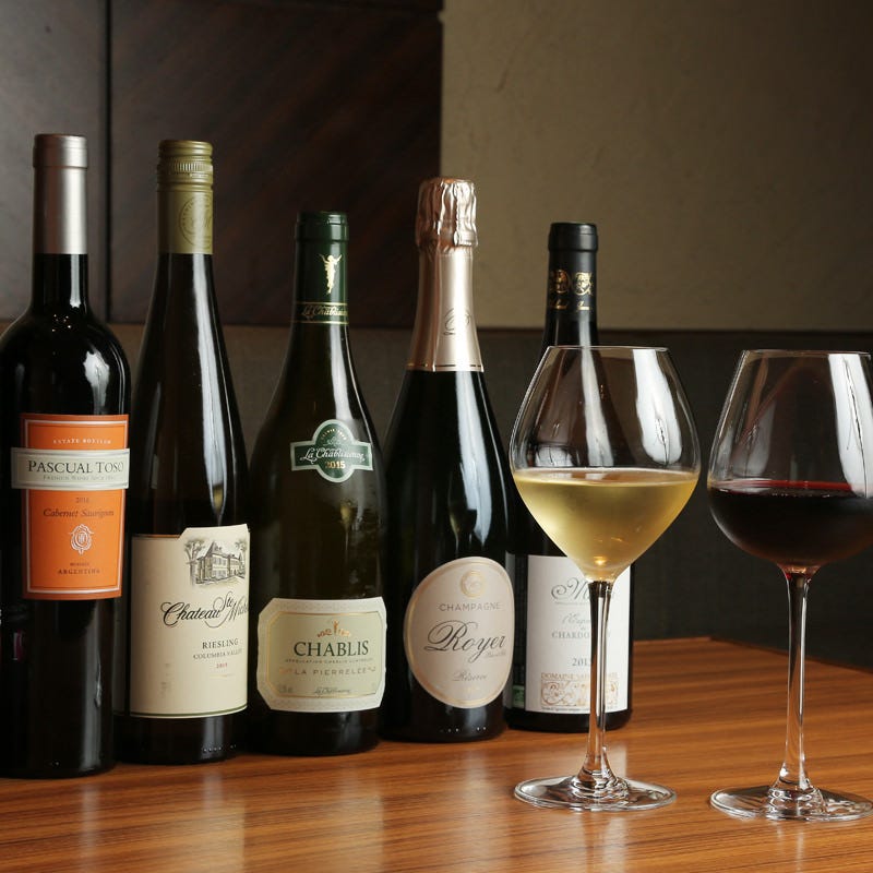 豊富に取り揃えたワインの中からお好きな物をお選びください