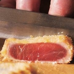 カニ味噌クリーミー揚げ、マグロカツ、小松大麦うどんがおすすめ