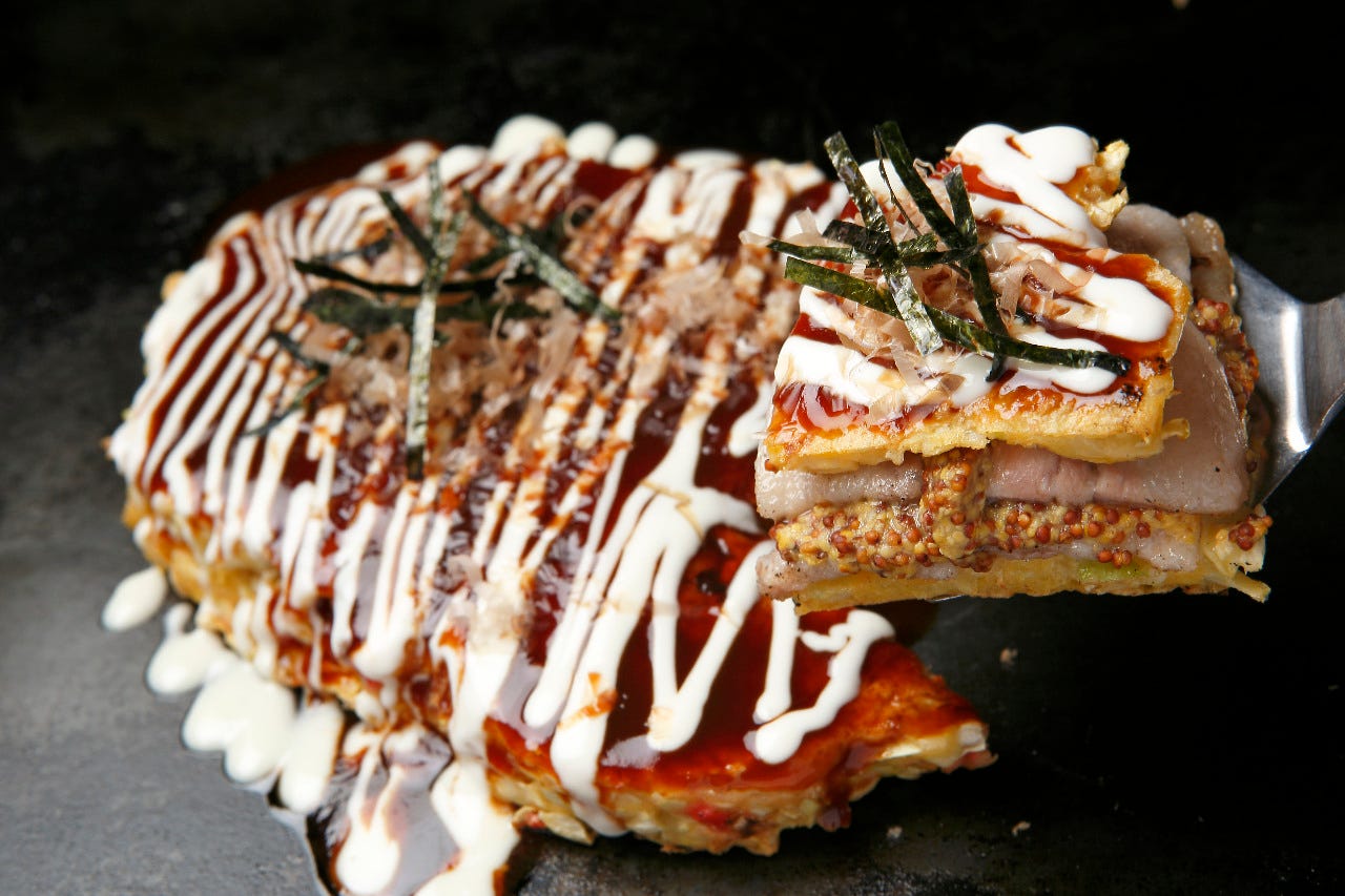 鉄板にのったスペシャル豚玉