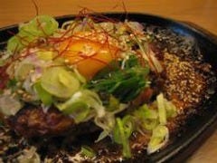 わらじつくね　生卵のっけ