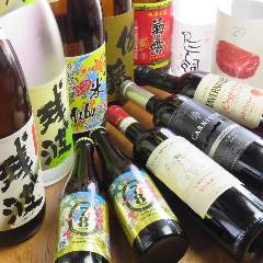 肉料理×沖縄居酒屋 78ステーキ 池袋本店_『78ステーキ 池袋本店』は沖縄ドリンクが充実しているのも自慢の一つ。ハブ酒とハーブをブレンドして作られた「ハブボール」といった珍しいものも◎さらに、泡盛の品揃えが豊富。一部ボトルキープもできます♪割り材にはさんぴん茶やシークワーサーもご用意可能です。ぜひ沖縄感じる割り方でお楽しみください！