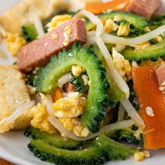 肉料理×沖縄居酒屋 78ステーキ 池袋本店_沖縄料理の代表選手の一つ、豆富や野菜たっぷりの「ゴーヤチャンプル」や「ソーメンチャンプル」。ご注文いただいたお客様から、『美味しいっ！どうやって作っているんですか？』と嬉しい質問をいただく事が多い逸品です◎ぜひ味わってみてください！