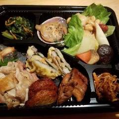 イチオシ！アテにも！ おかずのみ弁当1500円（画像は2000円）