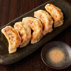 自家製手包み焼き餃子（5個）