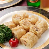 『湯葉春巻』はサクサクの食感が魅力。他にも中華創作料理が多数