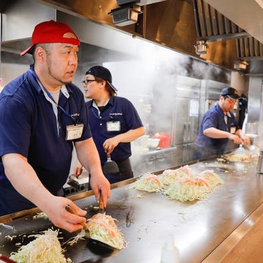 みっちゃん総本店 おりづるタワー店_職人たちが焼き上げる元祖広島の味