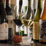 お肉をおいしくするお酒に自信あり。厳選ワイン約30種のほか、日本酒、焼酎、ウィスキーなど、充実した品揃えを誇ります。