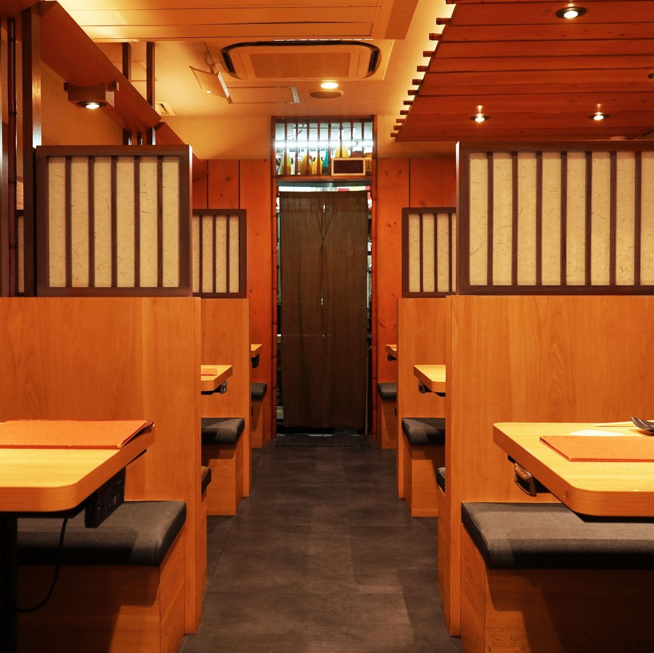 宮崎 地 鶏 炭火 焼 車 梅田 店