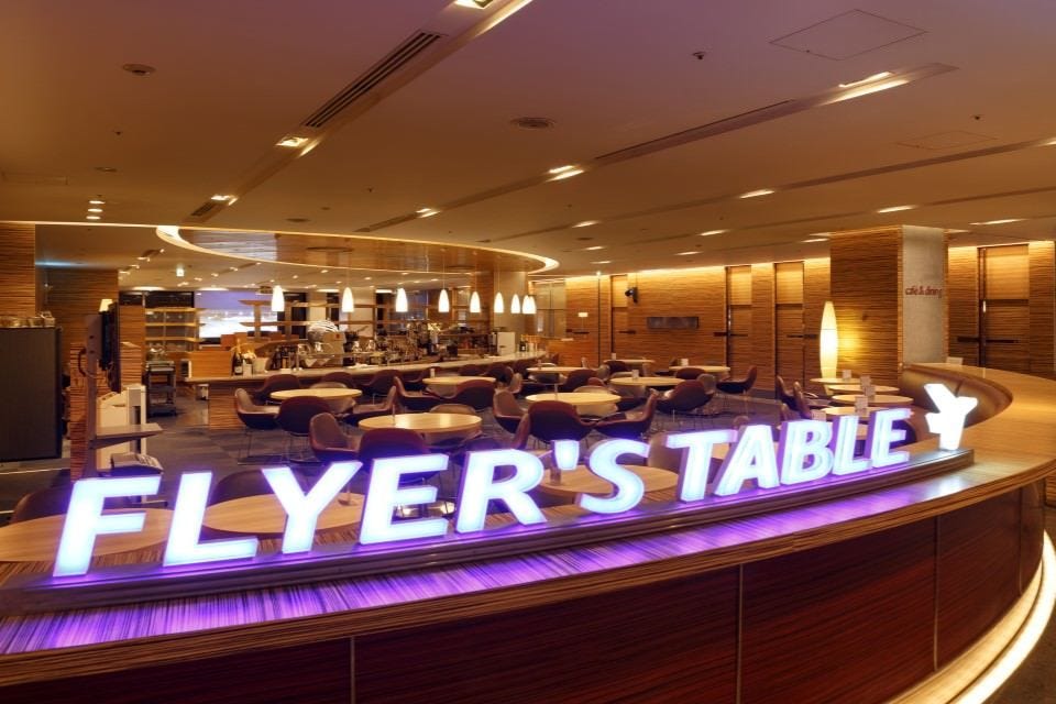 カフェ＆ダイニング フライヤーズテーブル