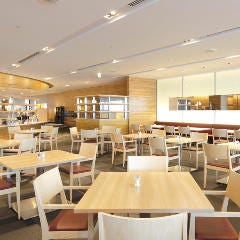カフェ＆ダイニング フライヤーズテーブル