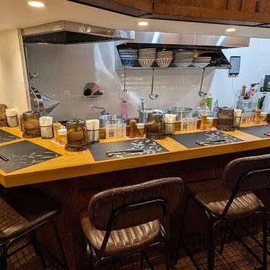 Ramen&Bistro Crab Club_カウンター席(1名様×8席)