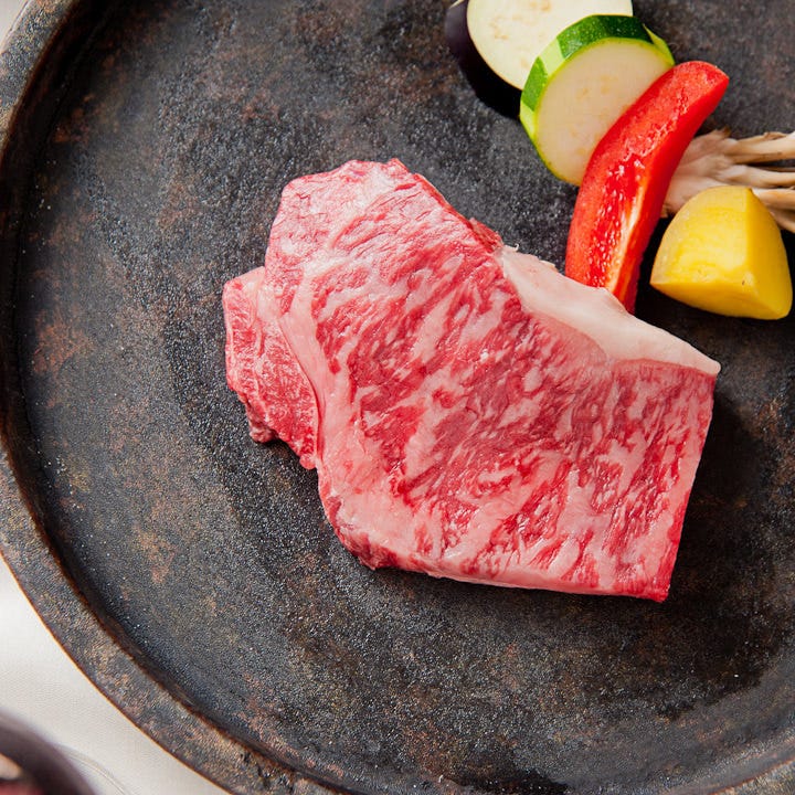 ディナーと同等の品質を保ち、ランチタイムにも上質な牛肉を使用