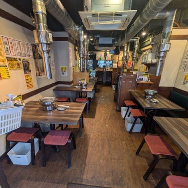 焼肉×ホルモン×居酒屋 金町肉流通センター_テーブル席