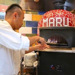 500度の高温で一気に焼き上げる ナポリスタイルのピッツァです