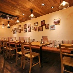 人気のソファー席は18名様まで 奥のお席も足して最大26名様OK