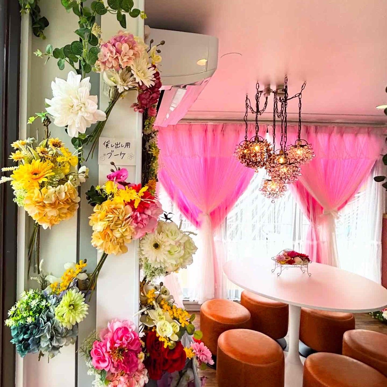 花とごはんとクリームソーダ なぎさ食堂 席 - 楽天ぐるなび