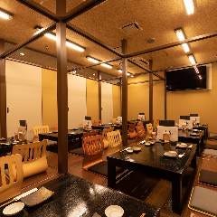 店内は全席掘りごたつ。40名様程の集まりもひとつの空間で◎