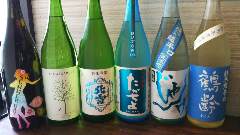 季節酒や唎酒師厳選の地酒を常時３０種類以上ご用意しております