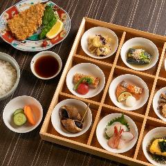 ランチタイムは御膳メニューとなります。（ランチコース要予約）