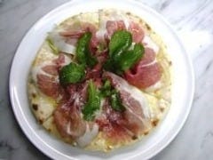 素焼ピザのパルマ産生ハム・新鮮ルッコラ・税込み店内10％3300円