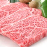 国産黒毛和牛の霜降り肉！！
特上カルビ！！！