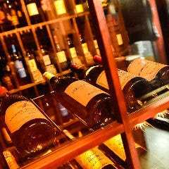 イタリア、フランスを中心に世界各国より上質ワインを揃えます