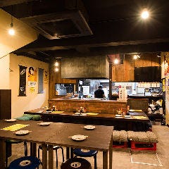 昔懐かしいレトロな空間でじっくりお酒を楽しんでいただけます