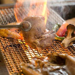 その日の特選食材を旨みそのままに炭火焼きでご提供！