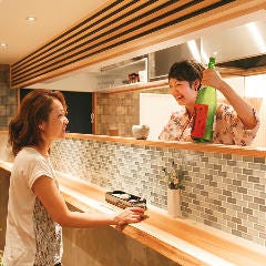 立ち呑みスペースで 美酒と肴で軽く一杯もおすすめ