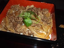 神戸牛A5を１００％使用の牛丼です。