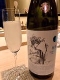 日本酒の芳醇な香りを楽しめるよう、ワイングラスでご提供。