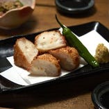 金目鯛を使用した自家製の薩摩揚げ。生姜醤油との相性抜群です。