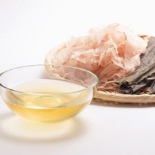 お店で出汁（だし）をひく