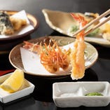 【ブレンド塩】
天ぷらを引き立てる「米粉塩」「抹茶塩」の2種類