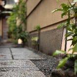 ご好評いただいております、お持ち帰りの天ぷら折詰めや、お弁当の宅配サービスを開始いたしました。