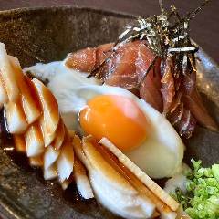 【三重県産】&nbsp;漬けまぐろと山芋の温泉卵添え