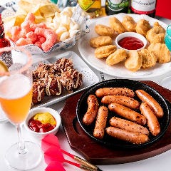 大人気のロシアンルーレットたこ焼きなど、フードも充実◎