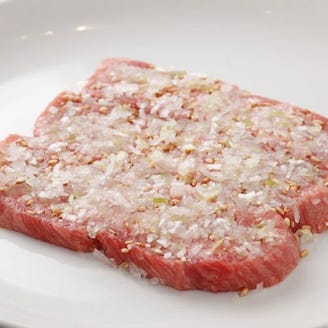 新橋で黒毛和牛カルビなど人気の肉料理を味わえる店15選