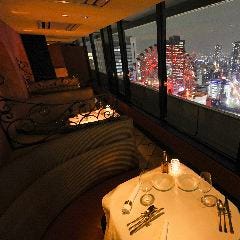 パノラマ夜景付きカップルシートは4席限定！要予約