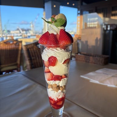 Trattoria Blair Marina(ブレアマリーナ)_苺のパフェ