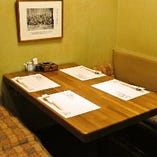 2～4名様用のテーブル個室。ビジネスパートナーとの場に。